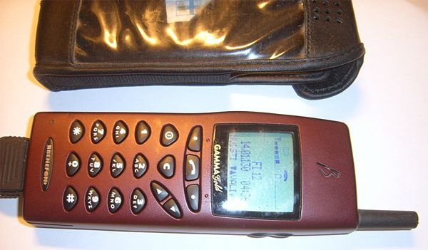 старые мобильные телефоны