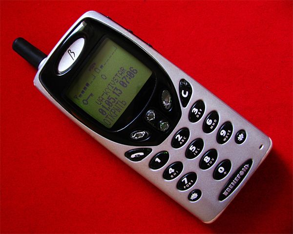 сотовый телефон старый